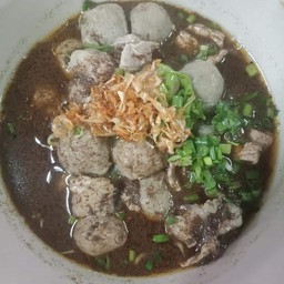 ก๋วยเตี๋ยวเนื้อสดพิเศษ