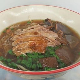 เปาะเปี๊ยะสดกงม่า & ก๋วยเตี๋ยวเป็ดเจ้าเก่า