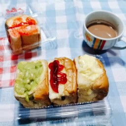 ขนมปังปิ้งไส้เยิ้ม by Minho