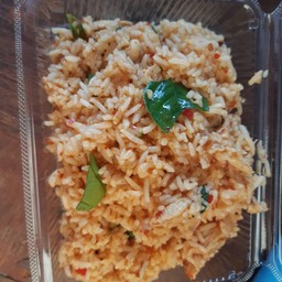 ข้าวผัดต้มยำ