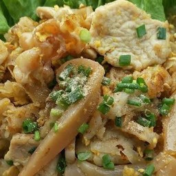 คั่วไก่ เส้นใหญ่