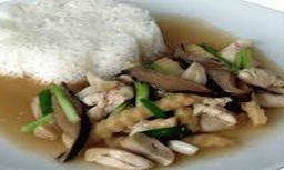 ไก่ผัดนำ้มันหอยราดข้าว