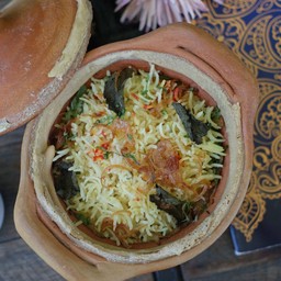 Lucknowi Chicken Dum Biryani (in clay pot)