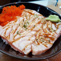 ข้าวหน้าปลาแซลมอนย่างซอส