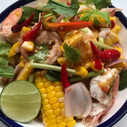 ยำข้าวโพดกุ้งสด