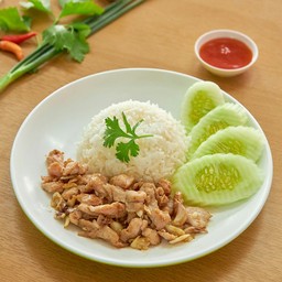 ข้าวหมูกระเทียมพริกไทย