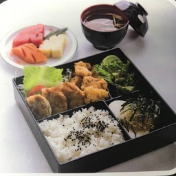 เซตข้าวหน้าไก่คาราเกะ