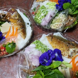 ยำขนมจีน(ปลาร้า)