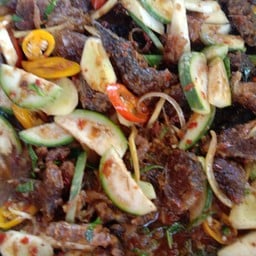 ผัดเผ็ดปลาดุกทอด