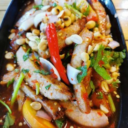 ยำคอหมูย่าง