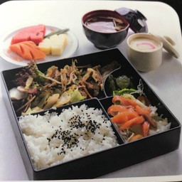 เซตเนื้อผัดซอสสึตะมินะ