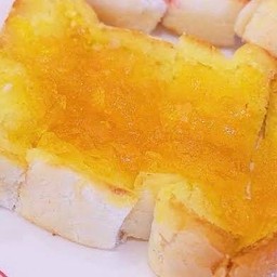 ขนมปังปิ้ง แยมส้ม