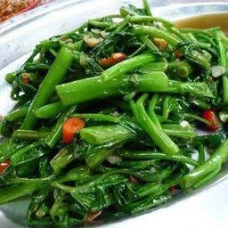 ผัดผักบุ้งไฟแดง(เป็นกันข้าว)