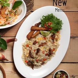 ข้าวผัดพริกขี้หนูหมูแดดเดียว