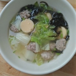 แกงจืดเต้าหู้หมูสับสาหร่าย