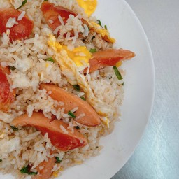 ข้าวผัดไส้กรอกไก่