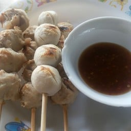 ลูกชิ้นเนื้อปิ้ง