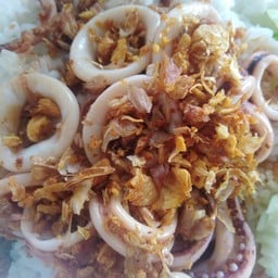 ปลาหมึกกระเทียม