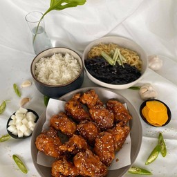 SetB ไก่ทอดเกาหลีซอสเผ็ด 6 ชิ้น +ข้าว1ถ้วย +จาจังมยอน 1ถ้วย
