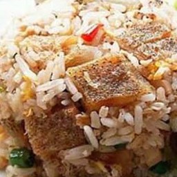 ข้าวผัดปลาสลิดทอด