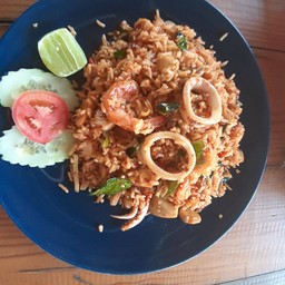 ข้าวผัดต้มยำทะเล (กุ้ง+หมึก)