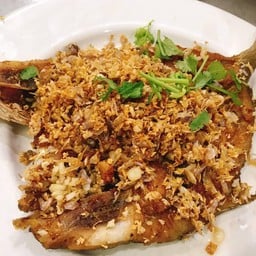 ปลากะพงทอดกระเทียมพริกไทย