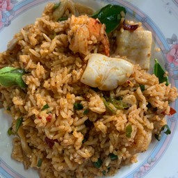 ข้าวผัดต้มยำกุ้ง+ปลาหมึก