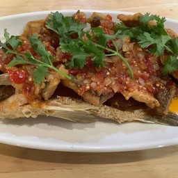 ปลากะพงราดพริก