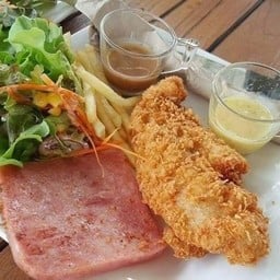 สเต็กปลา+แฮมสเต็ก