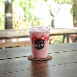 นมสด สตอเบอรี่ เย็น