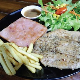 สเต็กหมูพริกไทยดำ+แฮมสเต็ก