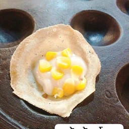 ขนมครกแป้งกรอบหน้าข้าวโพด