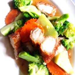 บล็อคโคลี่ผัดหมูกรอบ