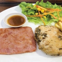 สเต็กไก่พริกไทยดำ+แฮมสเต็ก