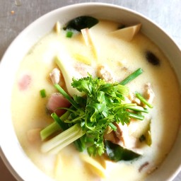 ต้มข่าไก่