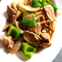 ตับหมูผัดพริกหวาน