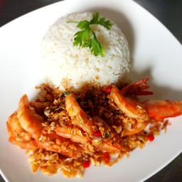 ข้าวราดกุ้งผัดพริกเกลือ