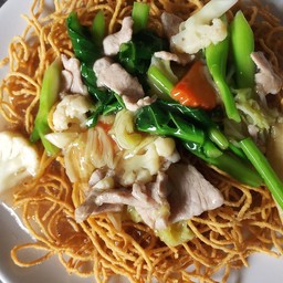 ราดหน้าหมี่กรอบ[หมู,ไก่]