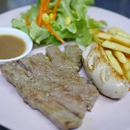 สเต็กเนื้อพริกไทยดำ+ใส้กรอกเยอรมัน(ใส้กรอกเนื้อลูกวัว)