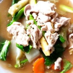 ราดหน้าเส้นใหญ่,เส้นหมี่[หมู,ไก่]