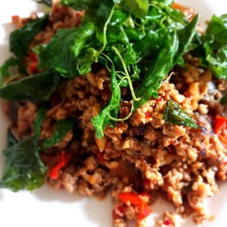 ไข่เยีี่ยวม้ากะเพรากรอบ