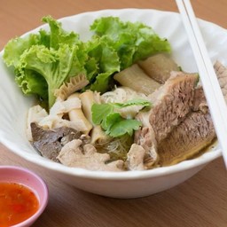 ก๋วยเตี๋ยวเนื้อ (พิเศษ)