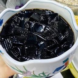 Grass Jelly With Syrup