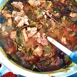 หมูชะมวง(แกงหมูใส่ใบชะมวง)