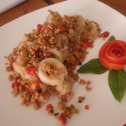 ข้าวปลาหมึกผัดพริกเกลือ