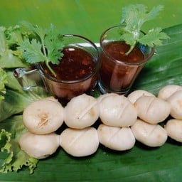ลูกชิ้นปิ้งน้ำจิ้มโคตรอร่อย
