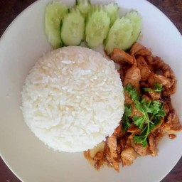 ข้าวไก่กระเทียมอร่อยสุด