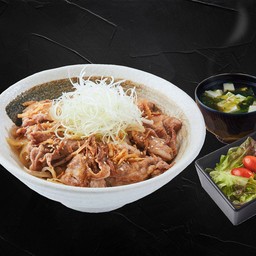 ชุดข้าวหน้าหมูสไลด์ผัดซอส