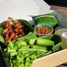 ชุดหมูพวงปลาร้าสับ