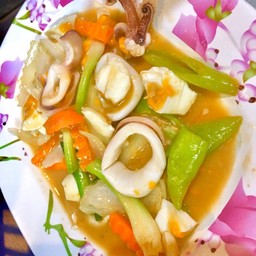 ปลาหมึกผัดไข่เค็ม